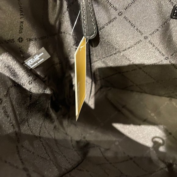 Michael Kors Graphic MK Exotic Logo Tote Blk Multi - Picture 9 of 10